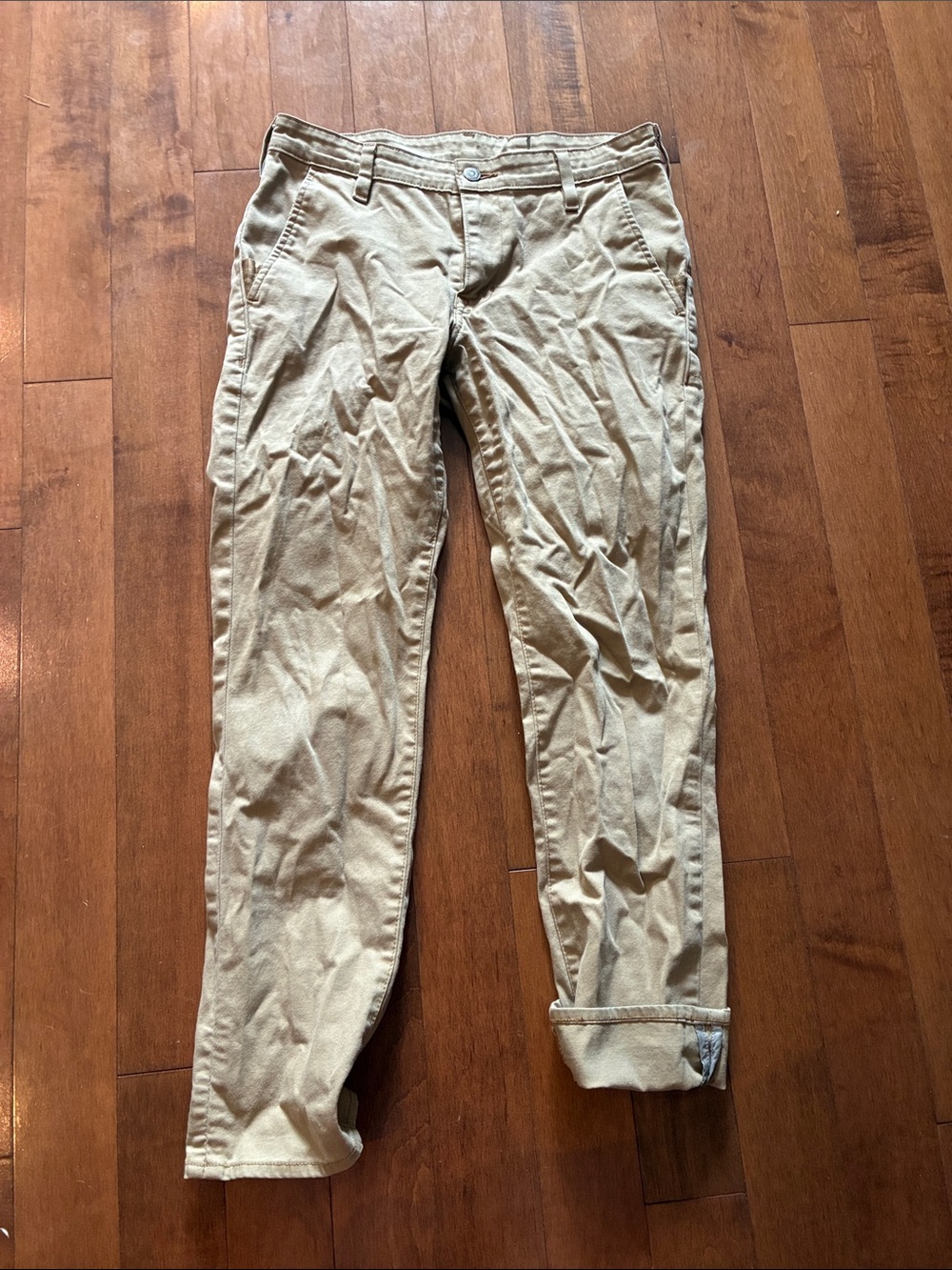 Levi’s commuter Men's Slim Chino Pants in Khaki Tan